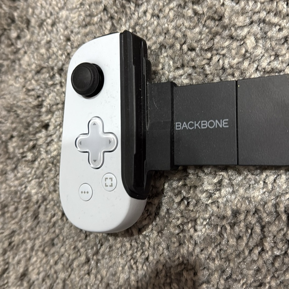 Backbone White and Black Gaming Controller - Picture 3 of 4